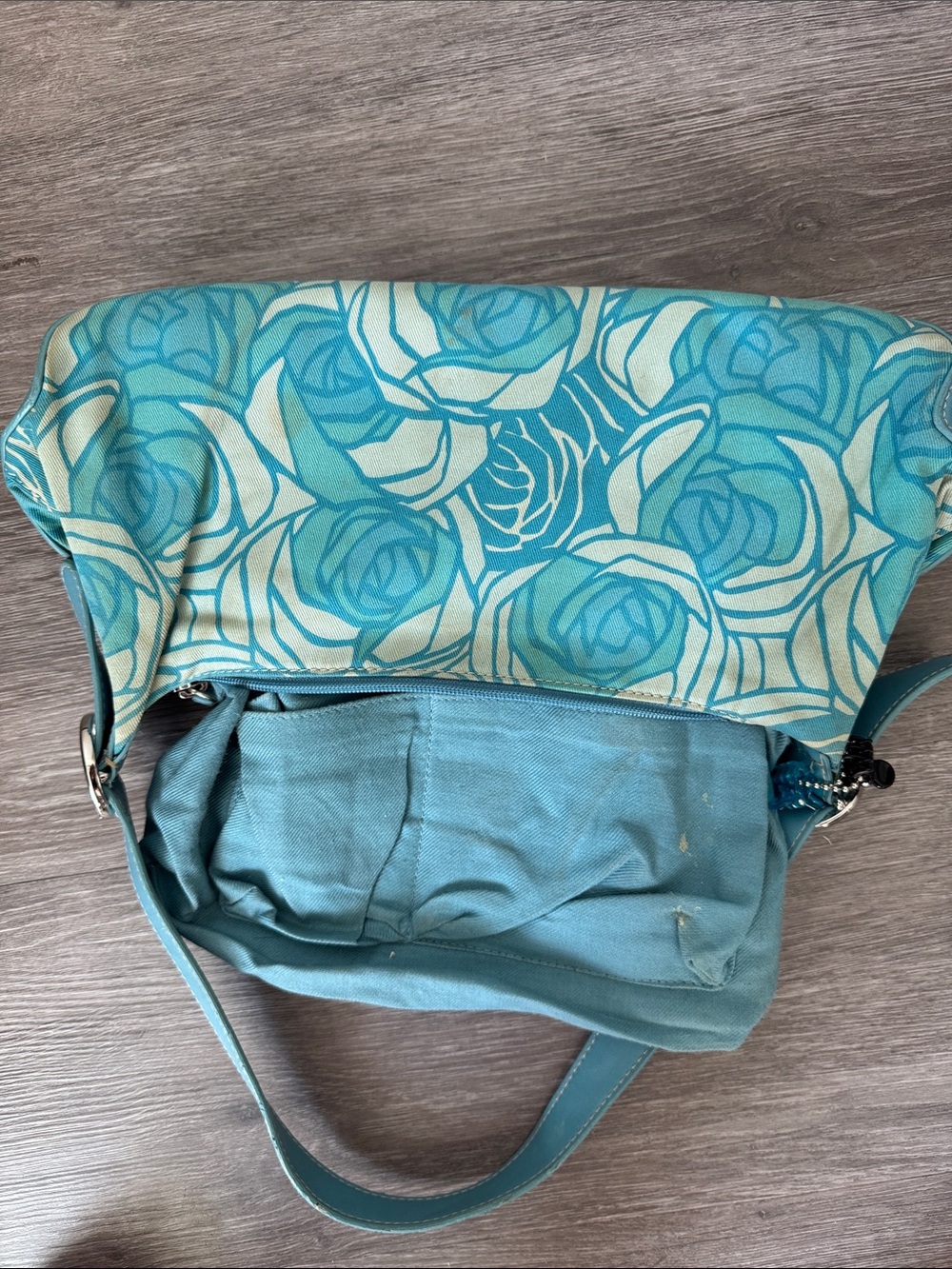 Fossil Teal Rose-Print Shoulder Bag with Silver Hardware and Charms - Picture 9 of 12
